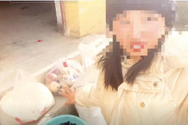 “不是我的才拿呢！”女网红直播这样回应，网友炸锅！