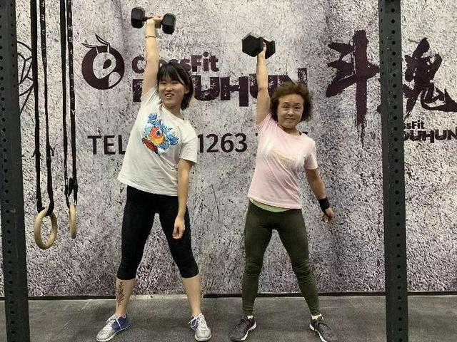 全中国体能最好的奶奶！这些高难动作虐得年轻人找不到北