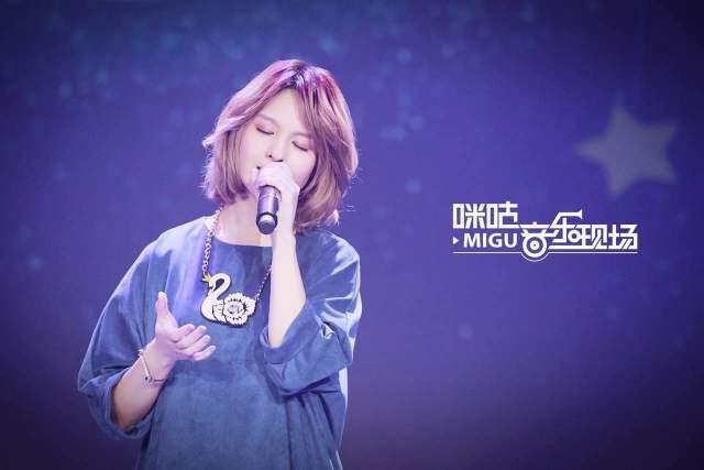 郭静成都首开唱，要跟歌迷唱到八十岁