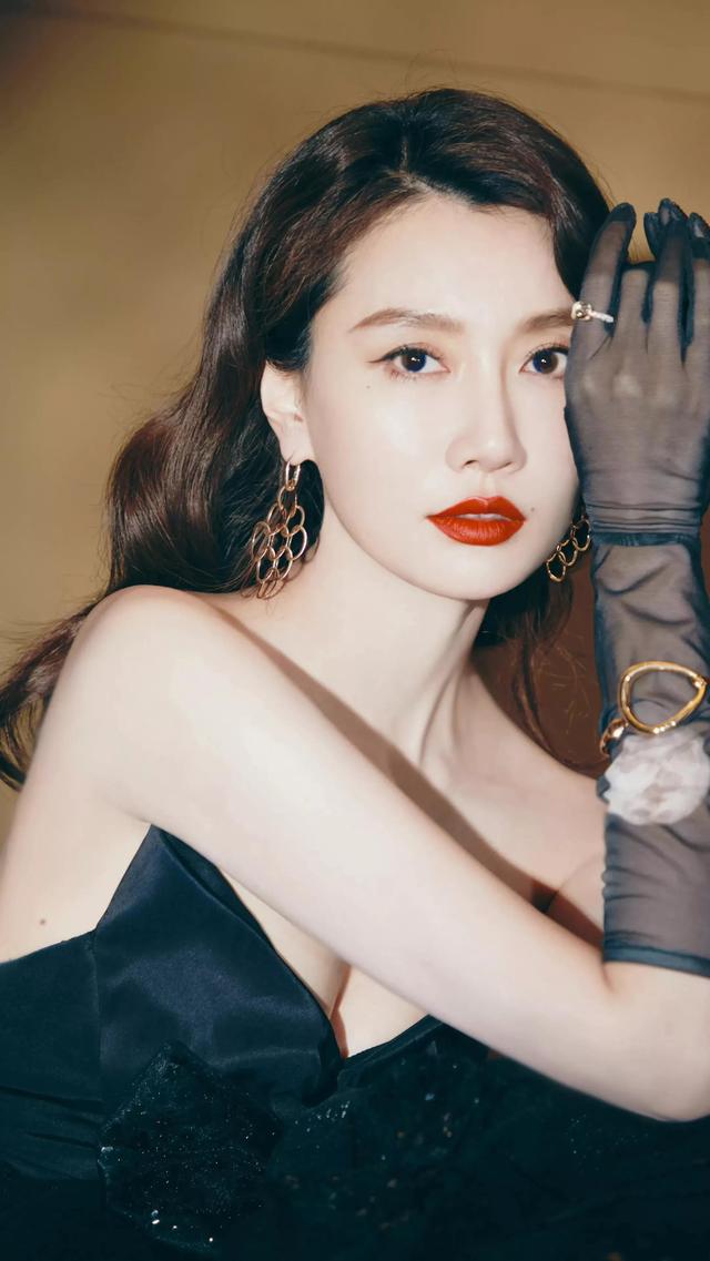 美女主持李斯羽高清壁纸写真，婀娜多姿，仪态万方