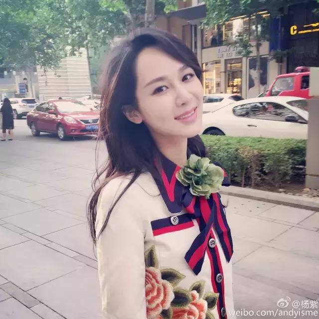 整容成瘾，变脸成习惯，可惜杨紫浪费一手好牌，毁了自己也要毁了