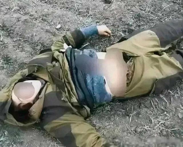 突发状况,4月01号14点15分,乌克兰女兵车顶跳舞,下场惨