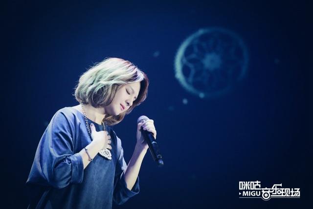 郭静成都首开唱，要跟歌迷唱到八十岁