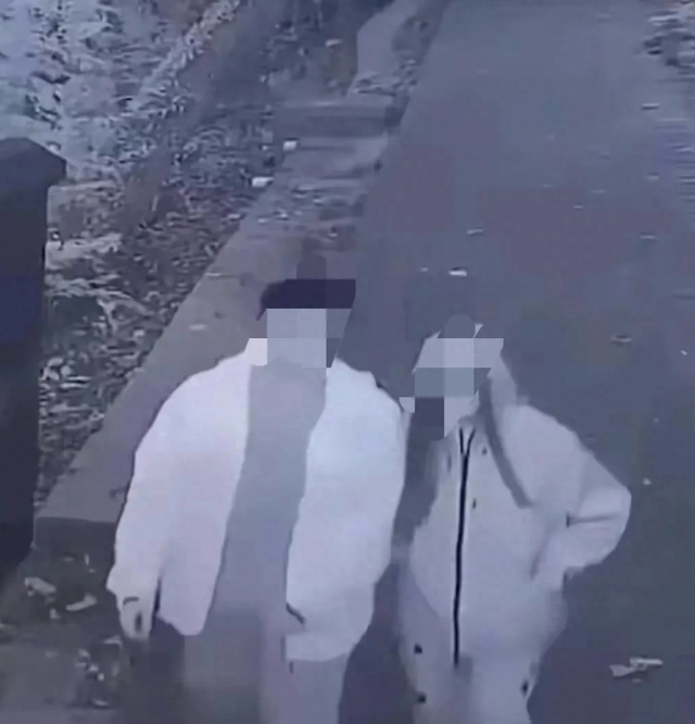 情侣野外行为全程直播，场面露骨，翻录传播者遭到行政拘留