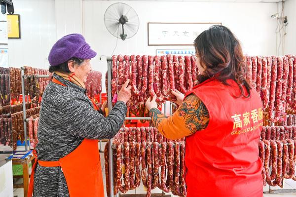 “玫瑰香肠”成爆品，她打破时令食品“快闪”常规，发展成专业品牌门店