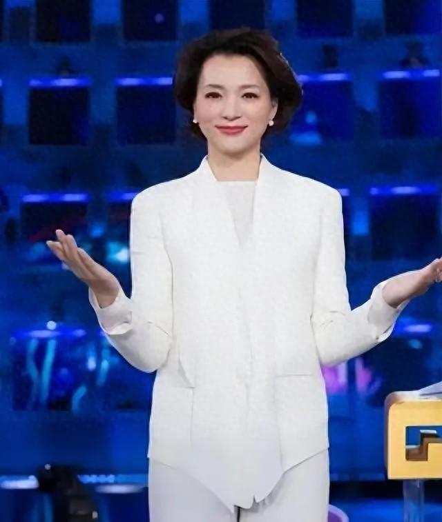 盘点中国十大最著名女主持人，周涛排名第二