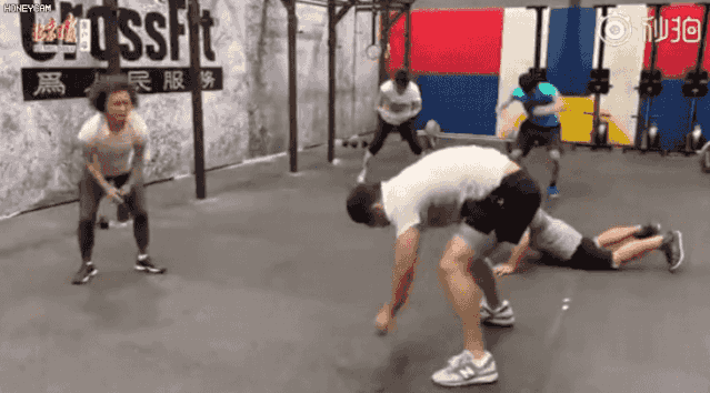 全中国体能最好的奶奶！这些高难动作虐得年轻人找不到北