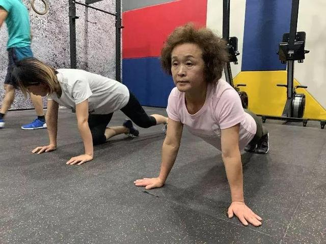 全中国体能最好的奶奶！这些高难动作虐得年轻人找不到北