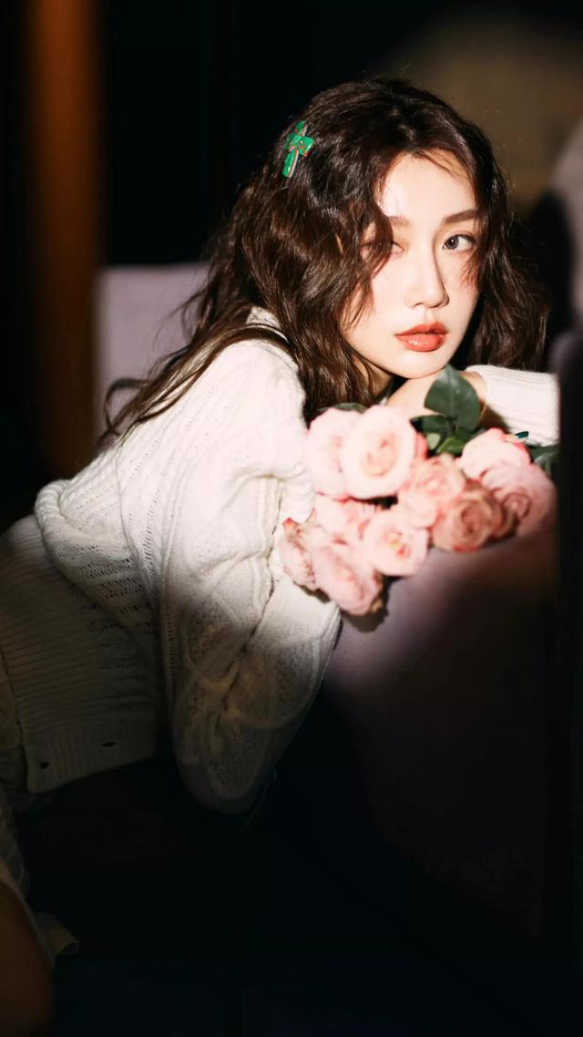 美女主持李斯羽高清壁纸写真，婀娜多姿，仪态万方