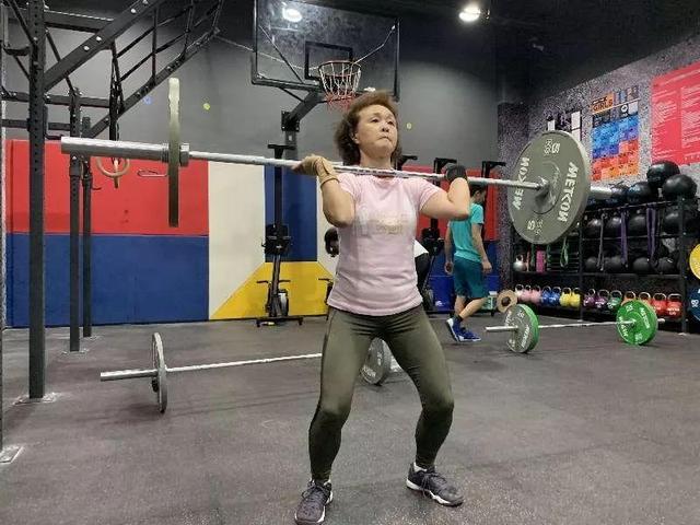 全中国体能最好的奶奶！这些高难动作虐得年轻人找不到北