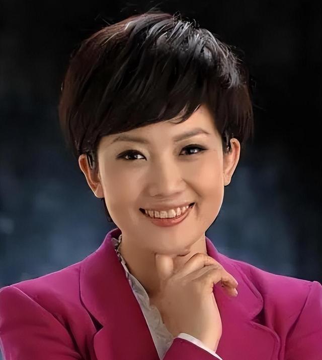 央视美女主持人王端端：嫁同行丈夫表示很幸福，直播落泪遭人质疑