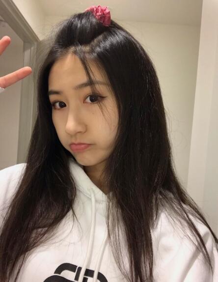 央视主持人史小诺女儿近照曝光，穿泳装大秀好身材，欧美范十足