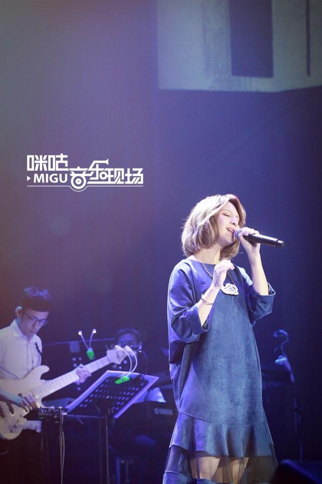 郭静成都首开唱，要跟歌迷唱到八十岁