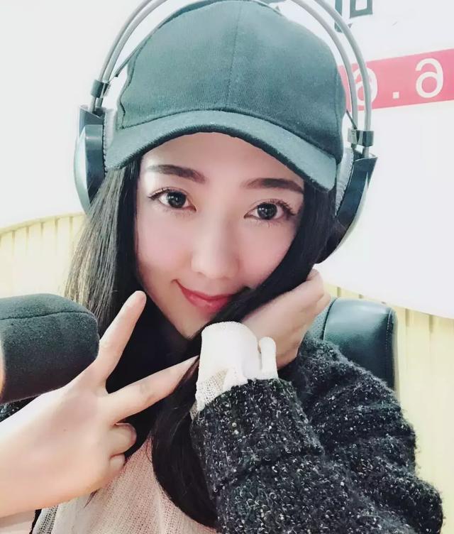 女主持人隐藏的秘密！一般人我不告诉TA。。。