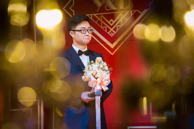 嫁给河北台男主播  湖北台女主播的伴娘团里竟有个男人！