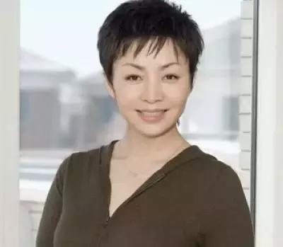 整容成瘾，变脸成习惯，可惜杨紫浪费一手好牌，毁了自己也要毁了