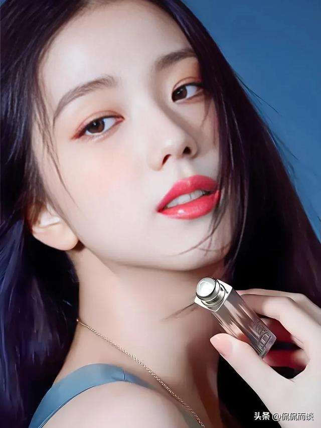 韩国一线女团金智秀新动向解析，粉丝热议背后的故事。