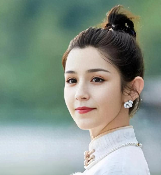 一支舞蹈成名的新疆美女,因“蜡烛门”事件深陷舆论,今出演女主