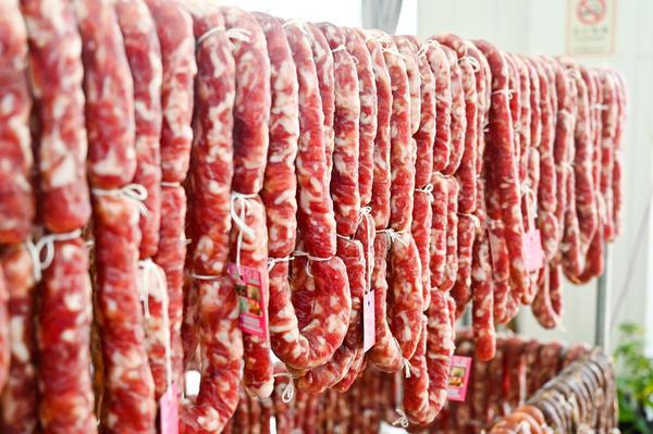 “玫瑰香肠”成爆品，她打破时令食品“快闪”常规，发展成专业品牌门店