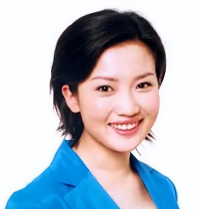 央视美女主持人王端端：嫁同行丈夫表示很幸福，直播落泪遭人质疑