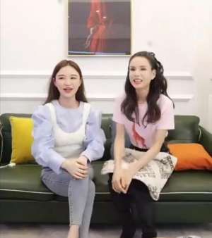 抱女主播(李若彤脚踩高跟鞋，抱106斤男生无压力同框秒杀30岁女主播)