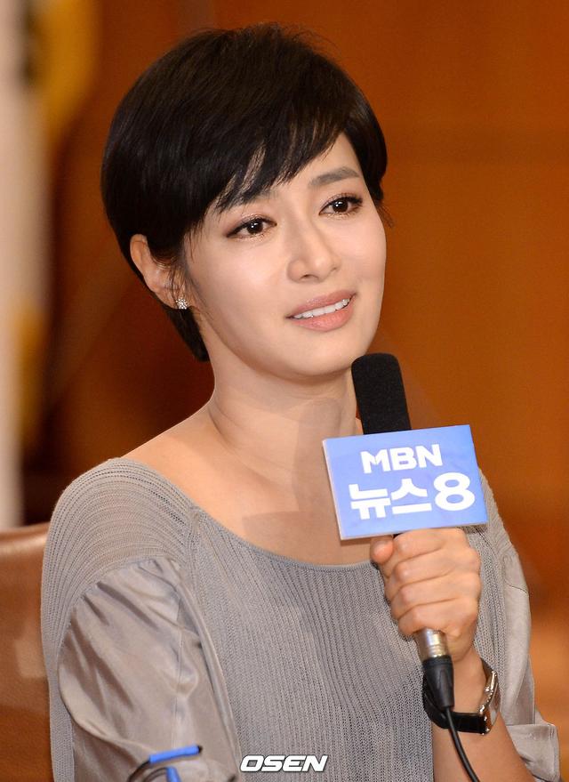 韩国女主持直播时满头大汗被换下 次日上节目道歉