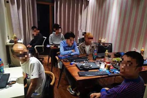 19岁少年，花318万舔到女主播，到底值不值？