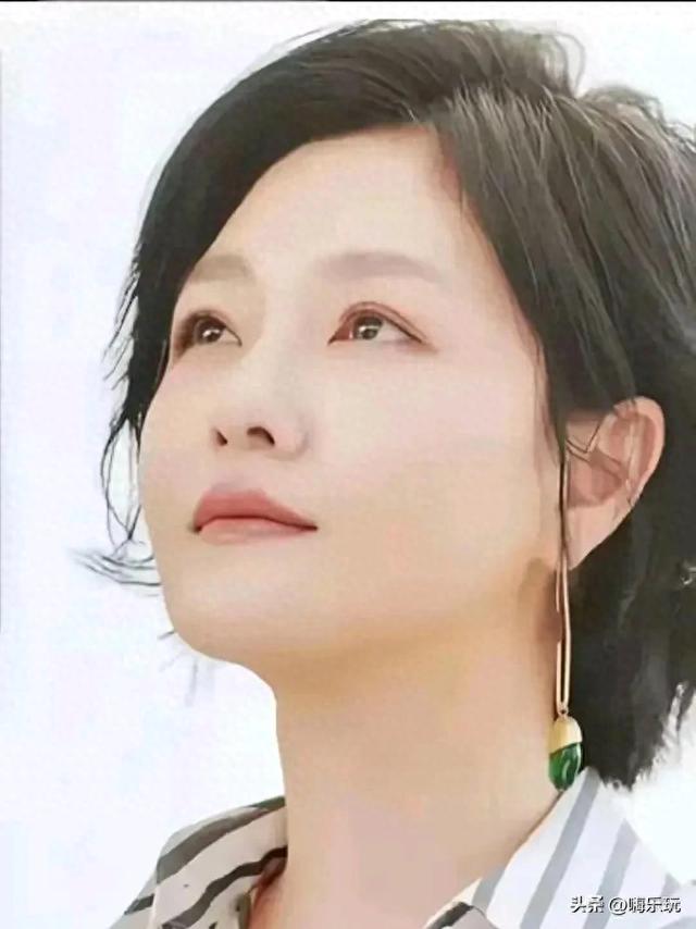 大s韩国综艺爆火,一头短发出镜十分干练,分享养娃细节超甜蜜