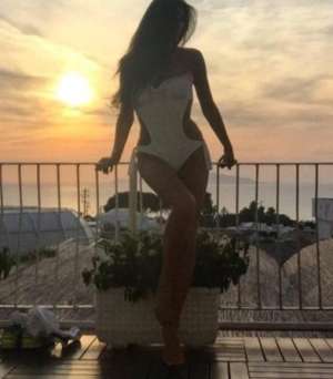 韩国女主播朴妮唛(冻龄美女已成精，猜猜这位意大利女主播几岁？)