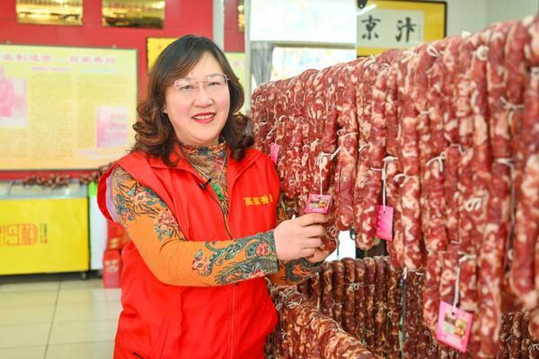 “玫瑰香肠”成爆品，她打破时令食品“快闪”常规，发展成专业品牌门店