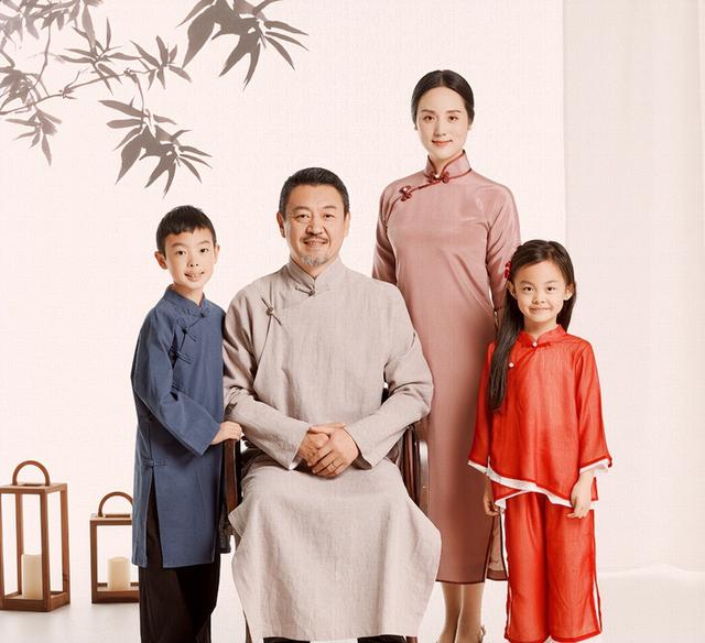 她是知名歌唱家,不惧流言嫁三婚丈夫,三年生一儿一女,如今怎样?