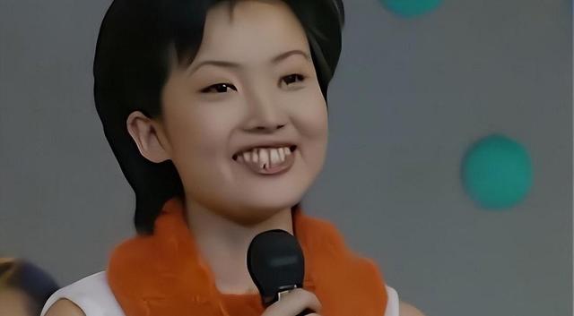 央视美女主持人王端端：嫁同行丈夫表示很幸福，直播落泪遭人质疑