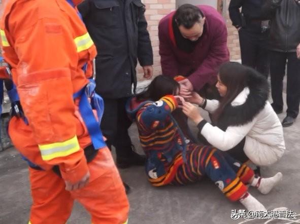 女主播整容失败欲轻生 被消防救下后再次选择跳楼身亡