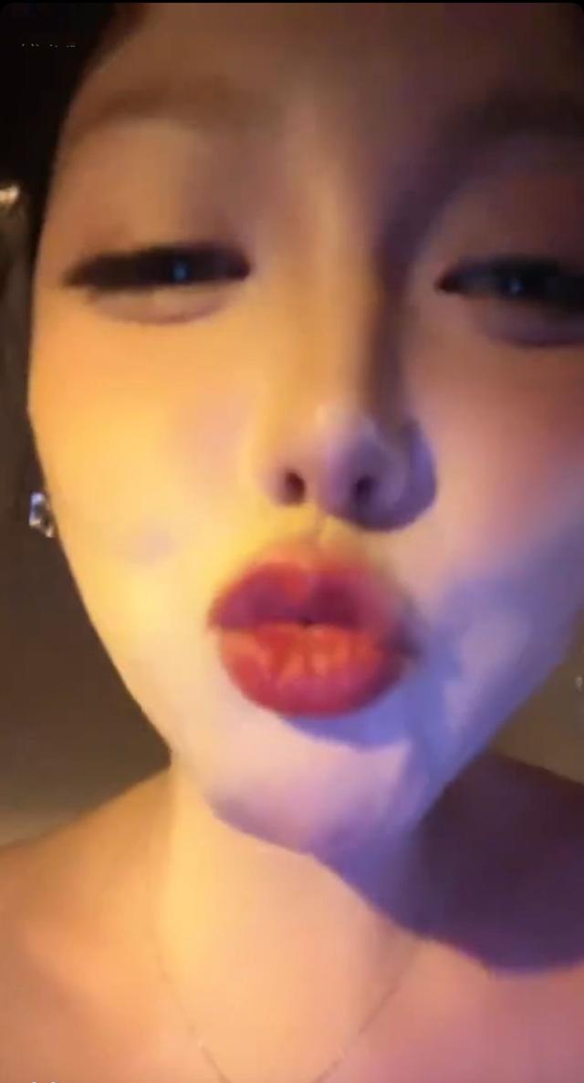 封号斗罗米娜偷偷开播！因穿着性感被超管警告，粉丝：别多管闲事