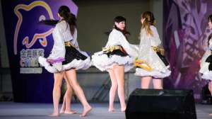 女主播不许吃香蕉(当直播女主播穿上衣服，SNH48和相声的春天也许来了)