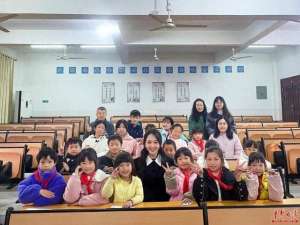 手机湖南女主播陪导演(心灵与声音的修炼之旅 湖南卫视&芒果微基金“红领巾讲解团”课程圆满结束)