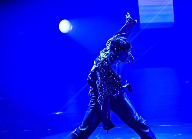 RAIN高雄热舞大秀胸腹肌瞬间穿衣为具俊晔大Ｓ夫妻默哀十秒