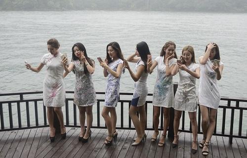 老上海风情，美女主播旗袍秀惊艳石燕湖别样的时光