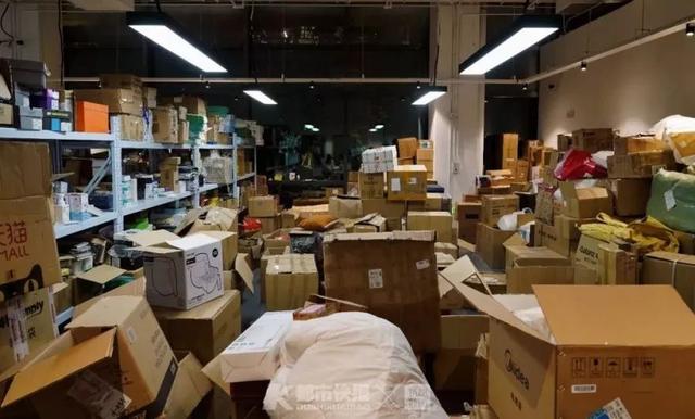 每天收六七百个快递，然后淘汰90%！快报夜访薇娅直播间，揭秘淘宝第一女主播的挑货经