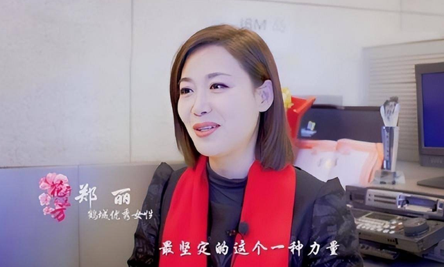 央视主播郑丽：结婚丁克7年不生娃，37岁高龄生女，婆婆激动落泪