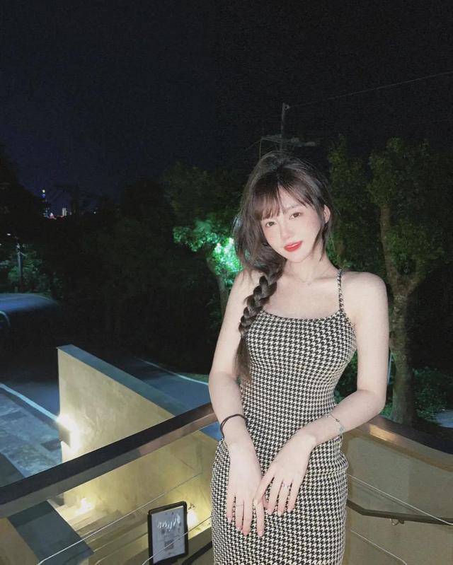 可爱与性感并存，台湾短发萌妹电竞美女主播魅力写真大赏