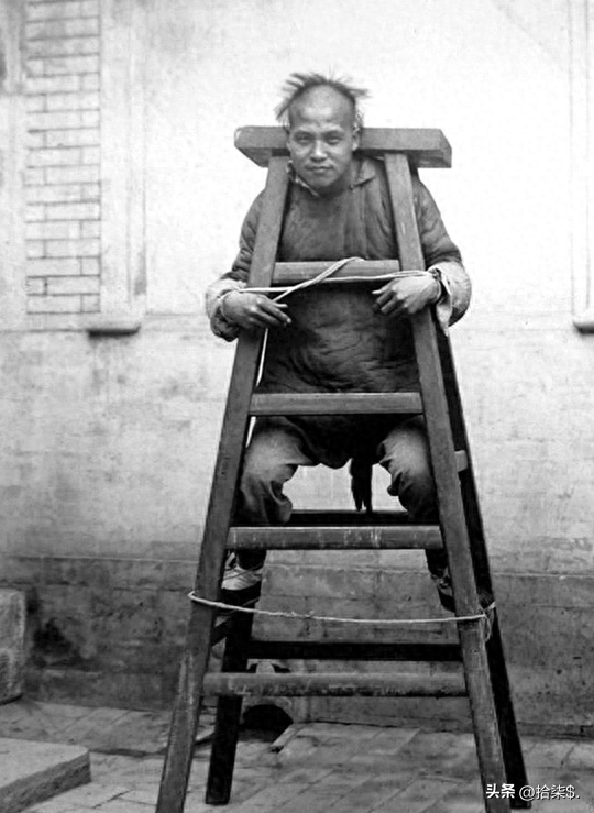 “不堪入目”老照片：日本男女赤裸共浴，喂奶忘记系扣子的妇女