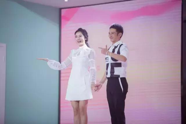 90后夏日甜心的直播好天马行空，鬼知道她们经历了什么