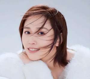 央视女主播90后(《新闻联播》首位90后女主播王音棋：看完她的履历后，我彻底服了)