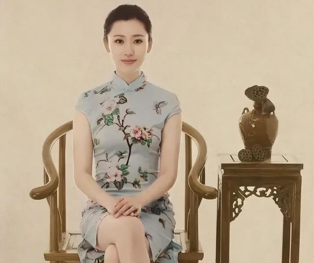 《新闻联播》首位90后女主播王音棋：看完她的履历后，我彻底服了