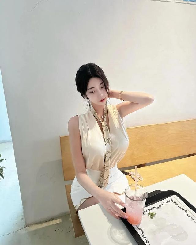 韩国网红j.warm__：长腿女神的多面魅力，实力与颜值并存！