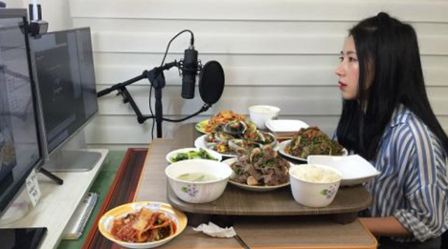 拥有百万粉丝的 YouTube 主播，花了两年戏耍全世界