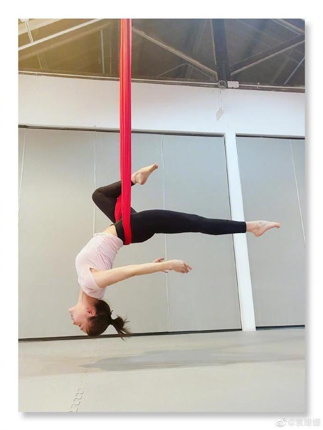 马甲线女神袁珊珊直播间晒健身食谱，早餐鸡蛋豆浆，晚餐只吃蔬菜