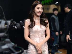 lol 韩国女主播(“电竞女神”赵恩静 这个韩国女孩真不一般)