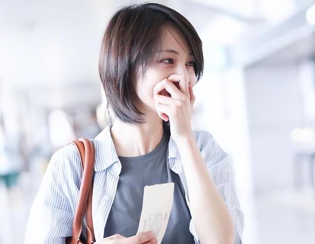 从“内娱顶流”到“全网封杀”，31岁郑爽是如何走向堕落的？